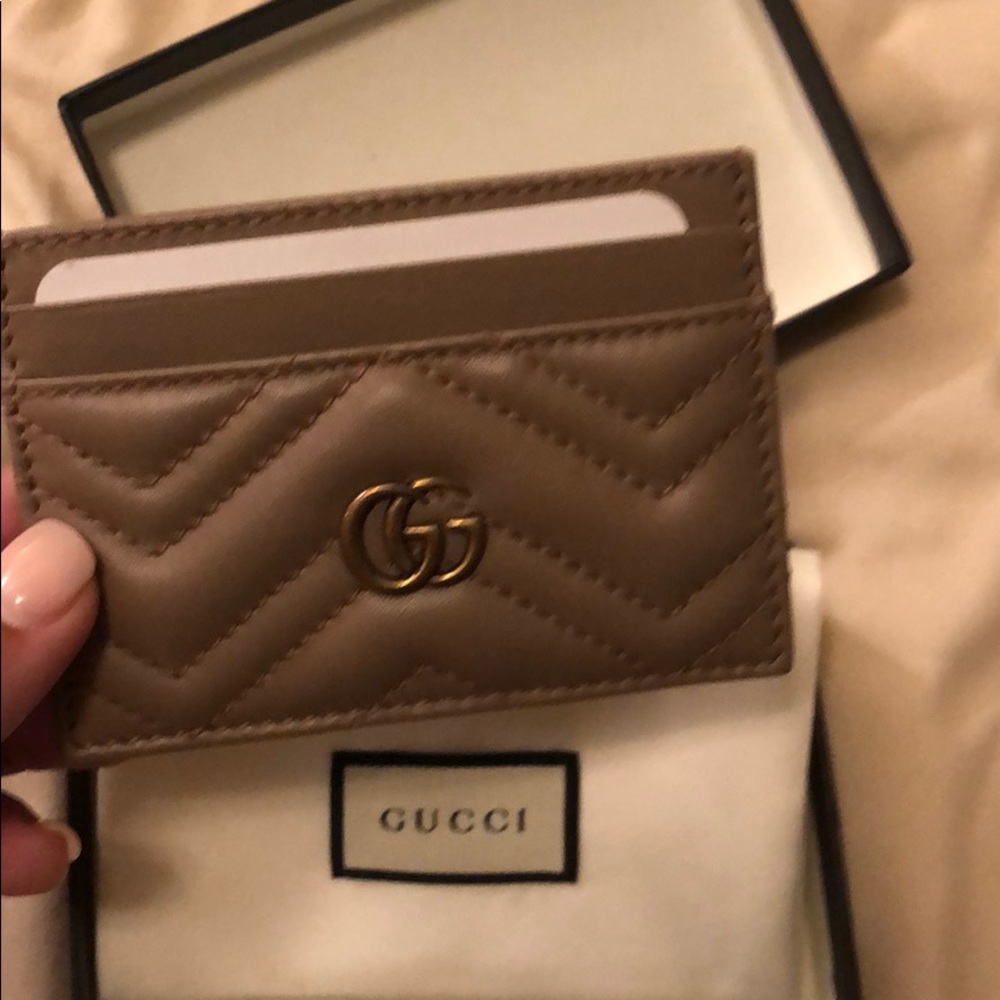 NWT AUTHENTIC GUCCI CARD HOLDER